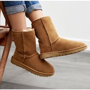 UGG Classic Short Boot 11 Sheepskin size 9 NEW!